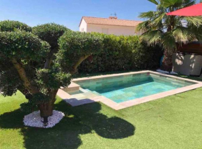 Charmante maison climatisée avec piscine privée